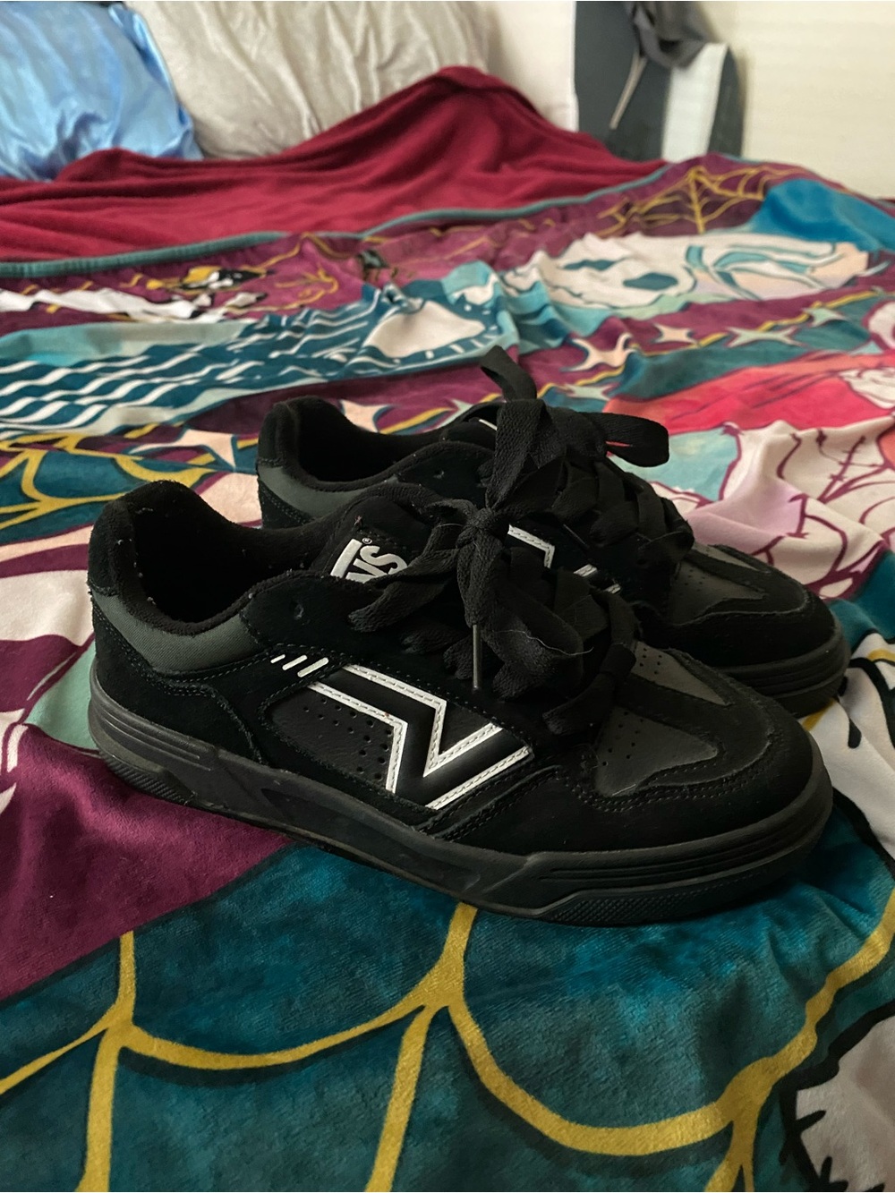 Black vans upland skate shoes